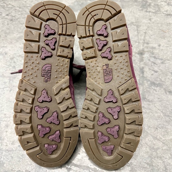 The North Face Back-To-Berkeley Women's Boots in Burgundy, Size 8.5 - Picture 5 of 5